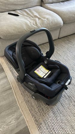 UPPAbaby Mesa V2 Infant Car Seat w/ Base Included (BLACK)