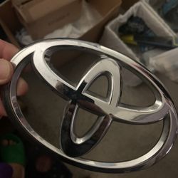 Toyota emblem