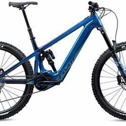 2023 Pivot Shuttle LT MTB