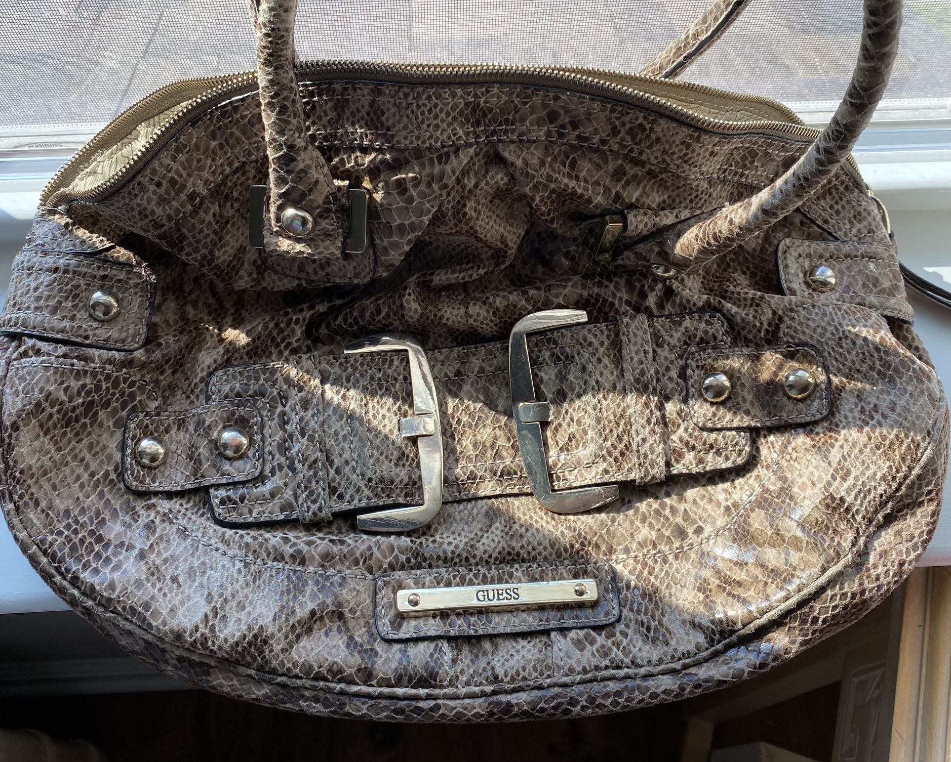 Gorgeous Animal Print Guess Leather Handbag .  The Bag Is In Excellent Condition 