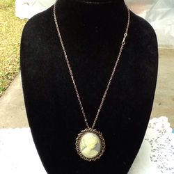 Cameo pendant & pin combo