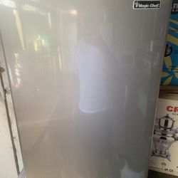 Magic Chef Fridge 