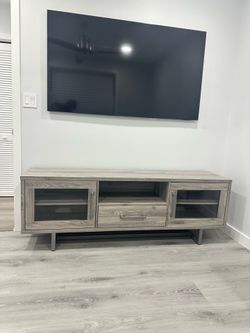 INSIGNIA GRAY MODEN TV STAND CONSOLE