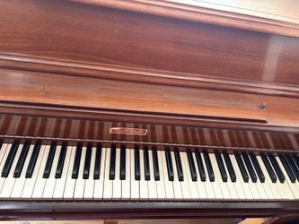 Upright piano