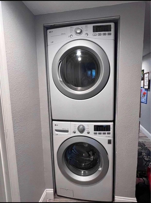 LG Washer And Electric Dryer 