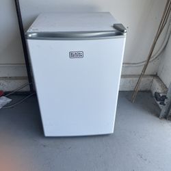 2.5 Cubic Ft Compact Refrigerator 