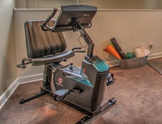 Rare Diamondback 2100r commercial Recumbent Bike for Sale in