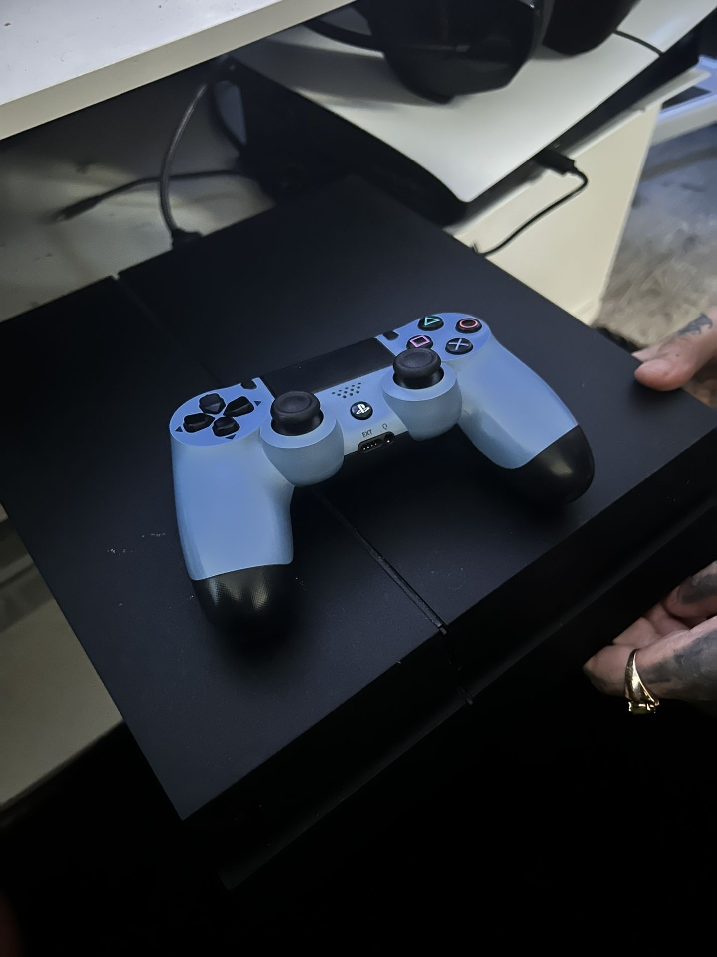 2TB PS4 Slim With Controller