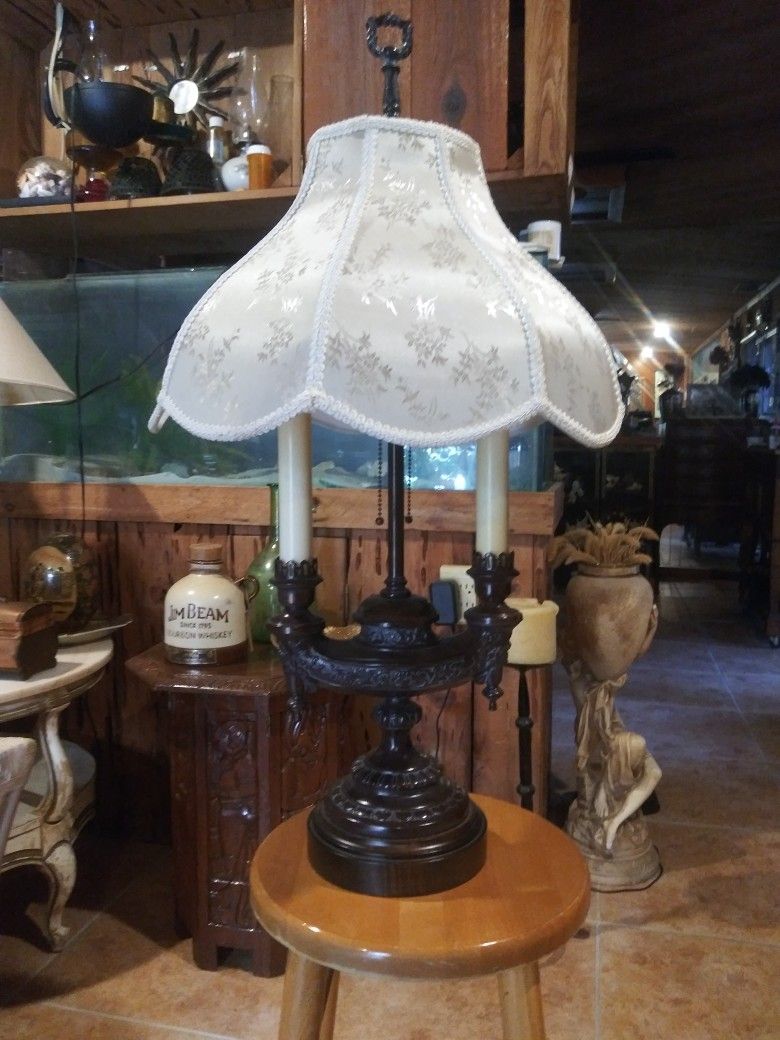 Tiffany Style Table Lamp With Knitted Silk Shade Dual  Pull Chain  Light. Metal Base