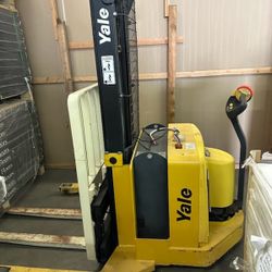 Yale Electrical Forklift Good Condition Almost New  