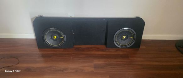 Kicker Dual Subwoofer with Enclosure Box