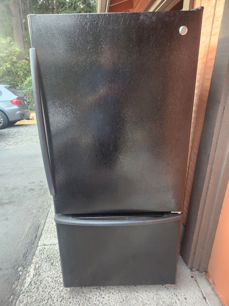 65in Tall 30.5in Wide Freezer On Bottom Fridge