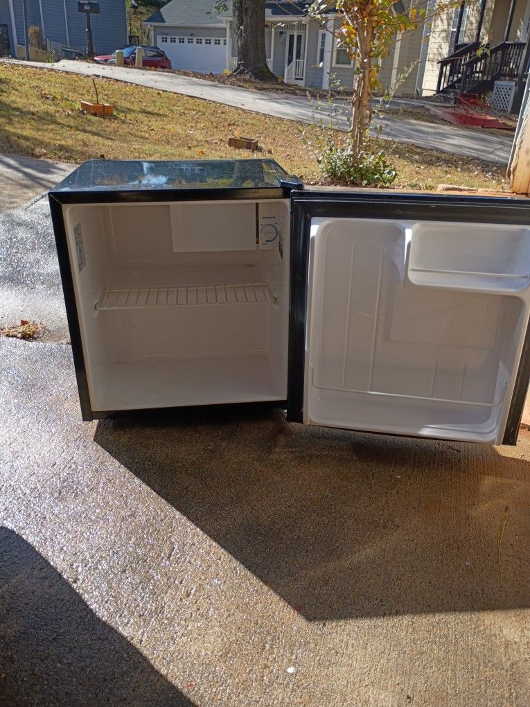 Mini Refrigerator 