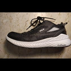 Fila Women's Black and White Athletic Shoes "Energized", Size 8.5, NEW !