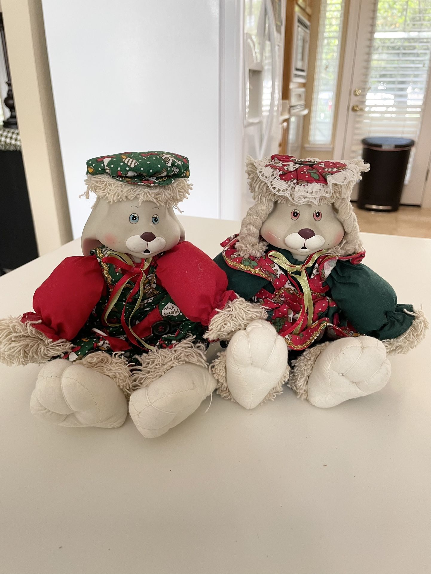 Vintage House of Lloyd Christmas Around the World 11” Hip & Hop Bunny set 542064