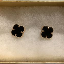 Van Cleef Earrings Studs 10k Gold W/black Stone