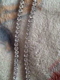 2 women bracelets