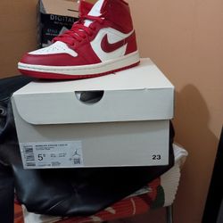 Air nikes Size five y