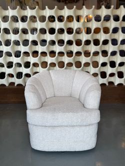 Milo Baughman style swivel chair i