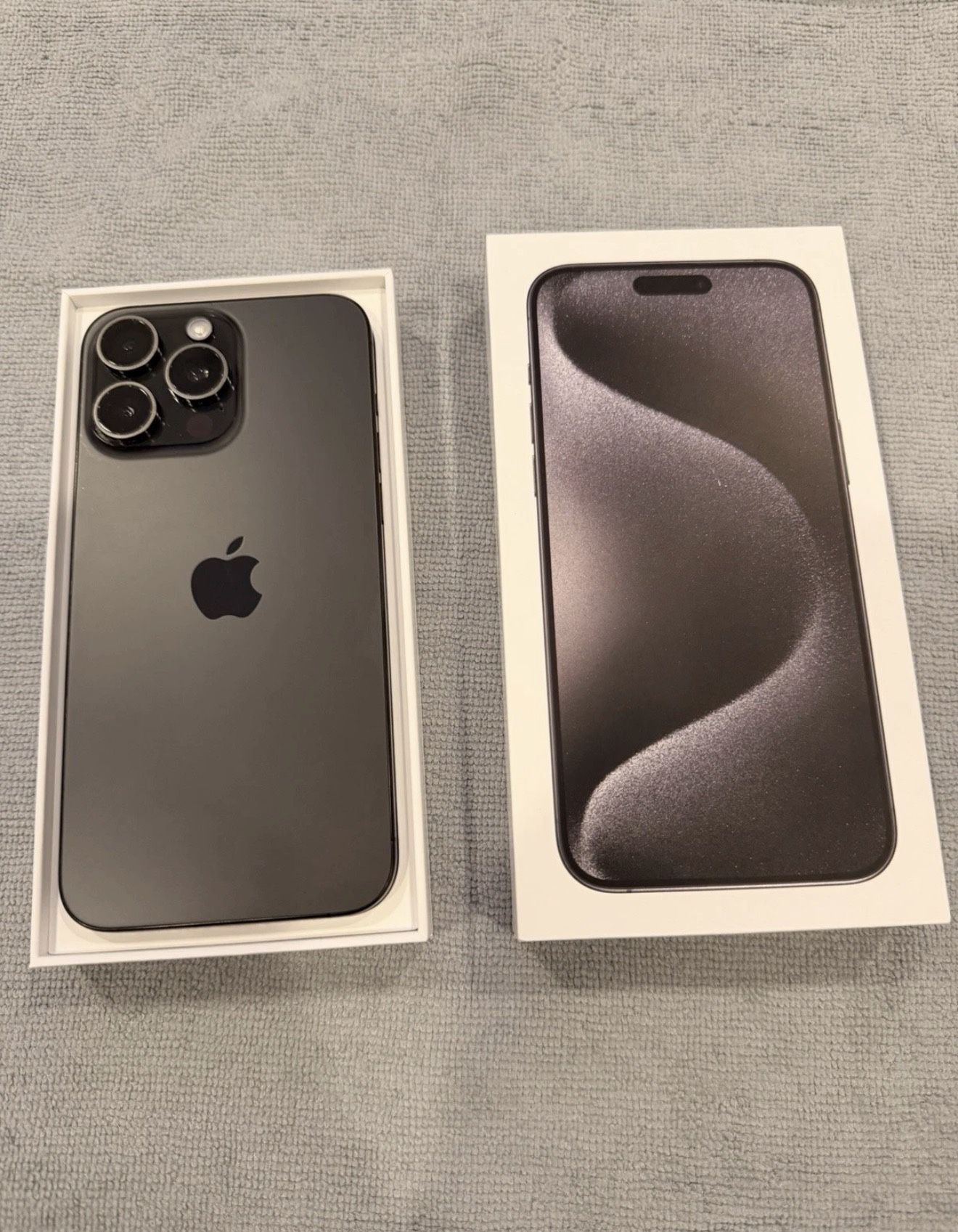 Apple iphone 15 Pro Max Black Titanium. Unlocked 256GB