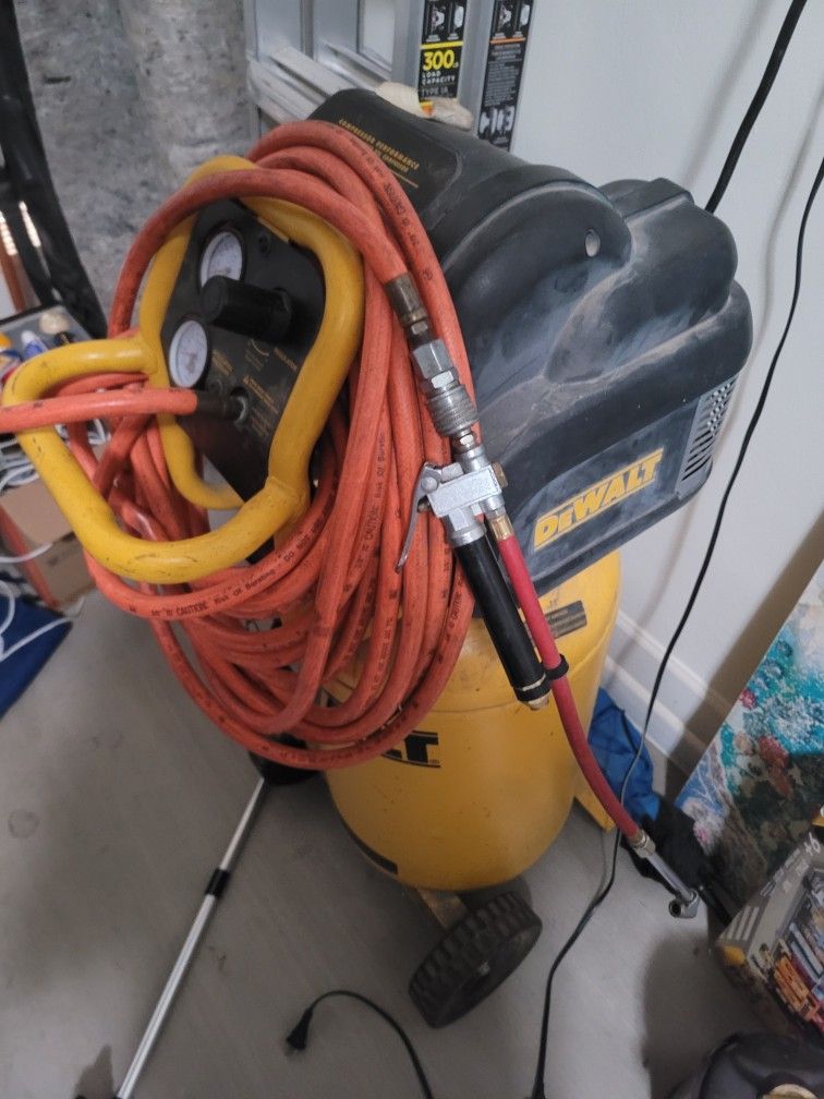 Dewalt D55168 15GAL Air Compressor