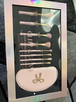 Glitz and glam brush set