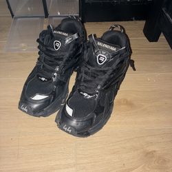 ALL BLACK BALENCIAGA RUNNERS