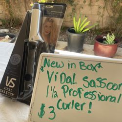 New In Box Vidal Sassoon Curler 1.5 Inch $3