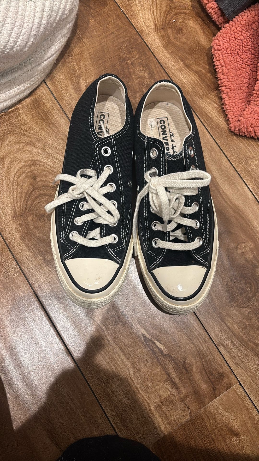 Converse Men Size 5 / Women 7