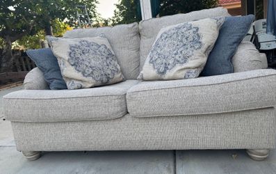 White couch set