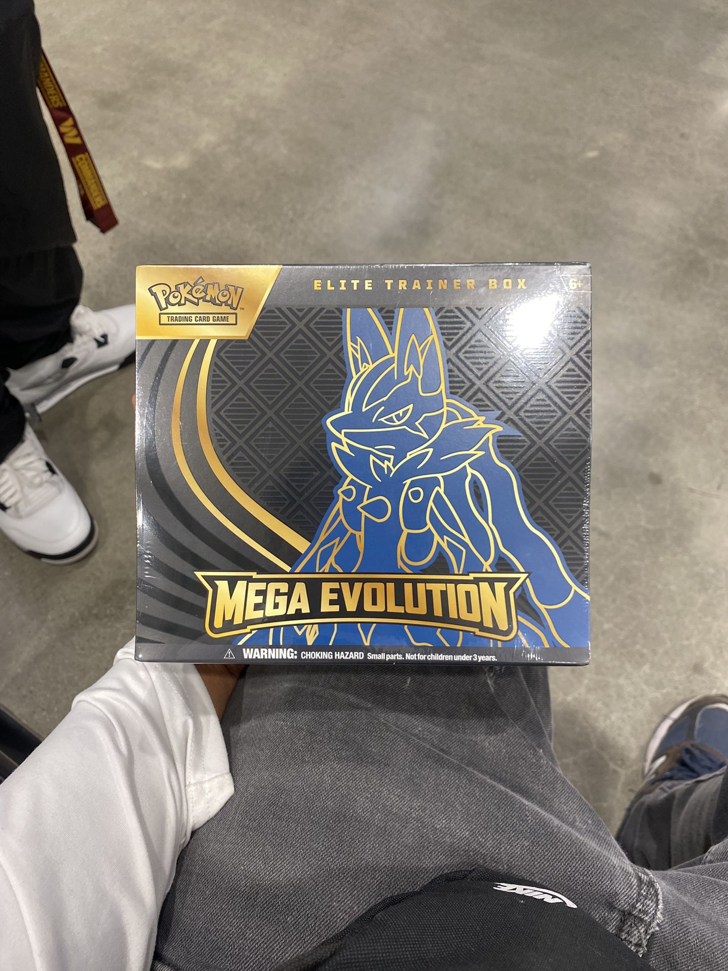 Pokemon Mega Evolution Lucario Etb