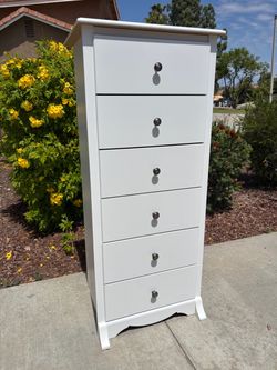 White 6 drawer Modern Dresser Chest of Drawers Furniture Great Condition