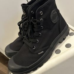 Palladium Boots Men. Size 9.5