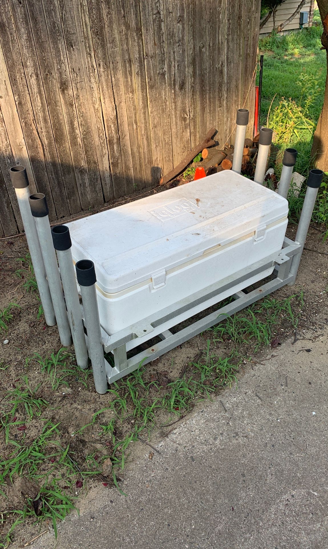 Surf fishing cooler rack