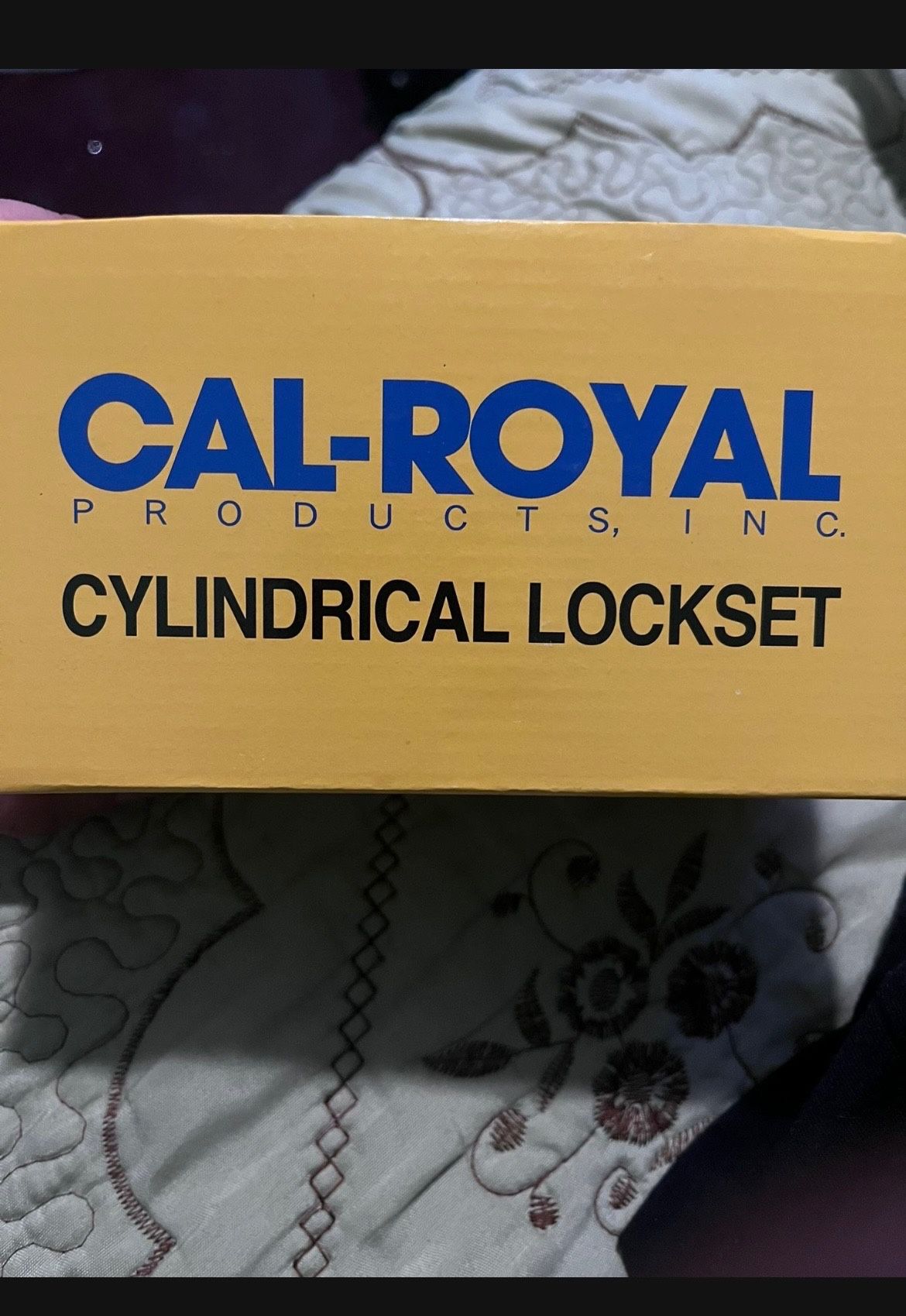 Cal Royal Cylindrical Locket