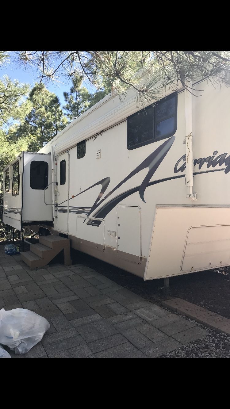2000 Carriage 37 foot Fifth Wheel