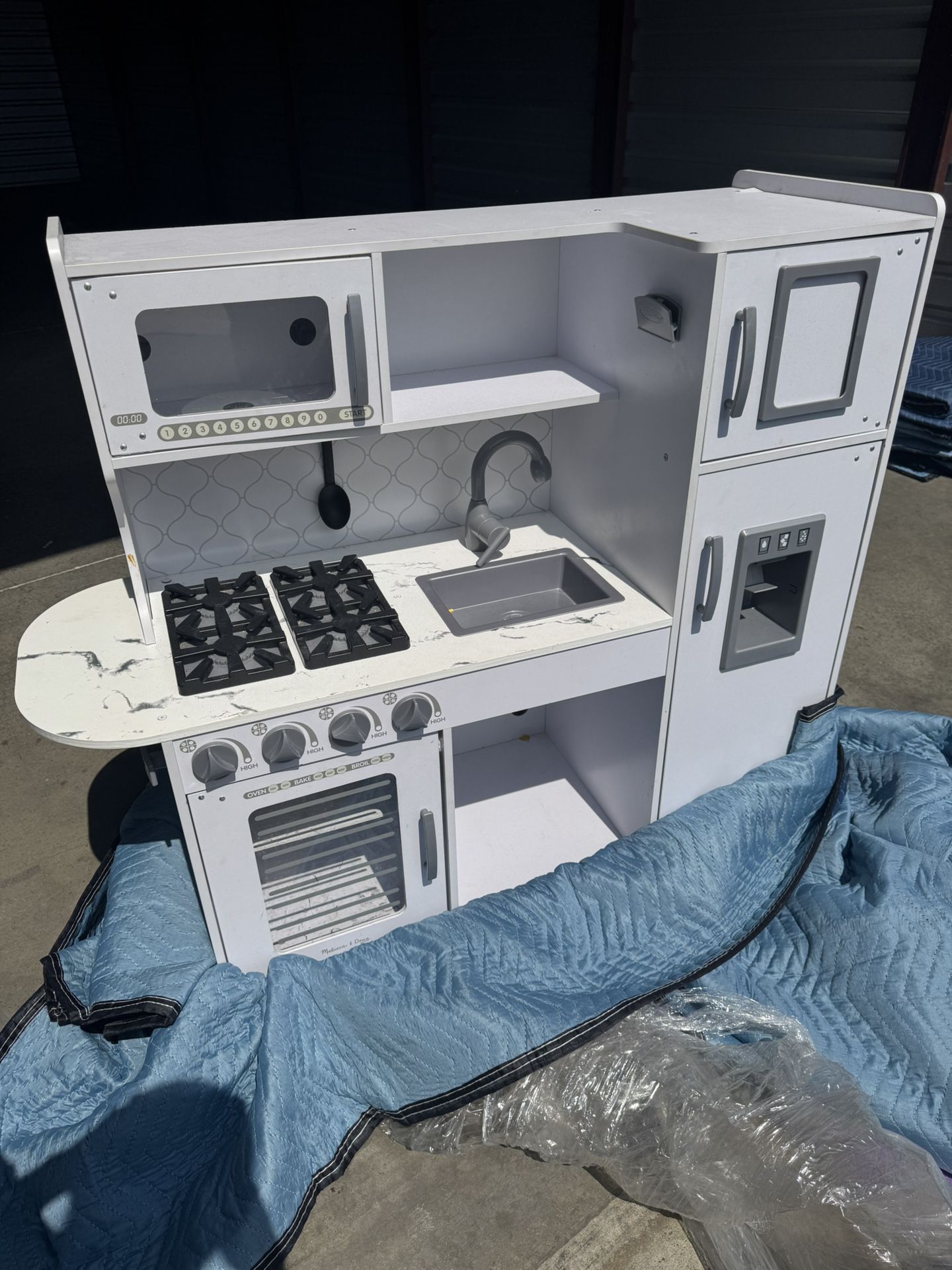 Children’s Play Kitchen Set