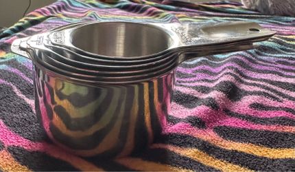 STAINLESS STEEL MEASURING CUPS EXCELLENT CONDITION