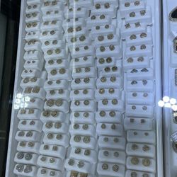 10k Diamond Earrings Screwback 