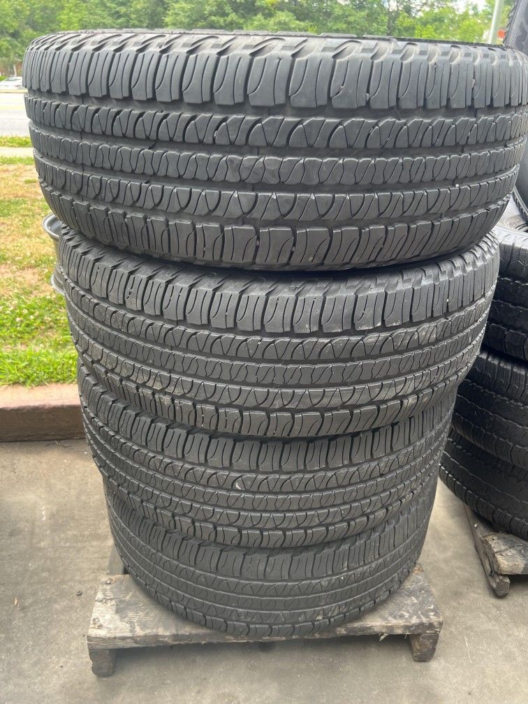 245 65 R17 SET OF 4 GOODYEAR FORTERA HL IN GREAT CONDITIONS WITH 75% TREAD LIFE REMAINING
$330
FREE MOUNT AND WHEEL BALANCE.
QUALITY D.O.T DATE