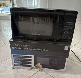 Kenmore Countertop Microwave Oven 0.7cu.ft Like New