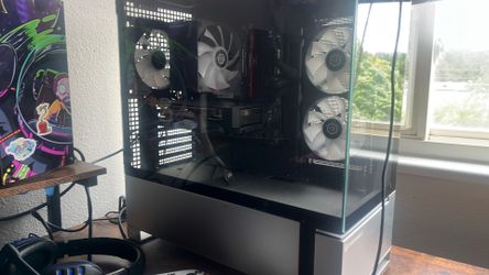 Cyber power gaming pc, don’t have enough time to use it between work, barely accumulated maybe 15 hours on it works perfectly comes with mouse and key