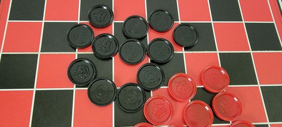 Classic Checkers Game