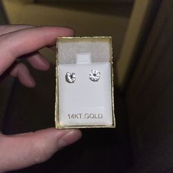 14 KT GOLD Ear Rings. 