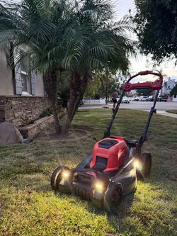 ⚡️ MILWAUKEE MOWER ⚡️ WITH BATTERIES!
