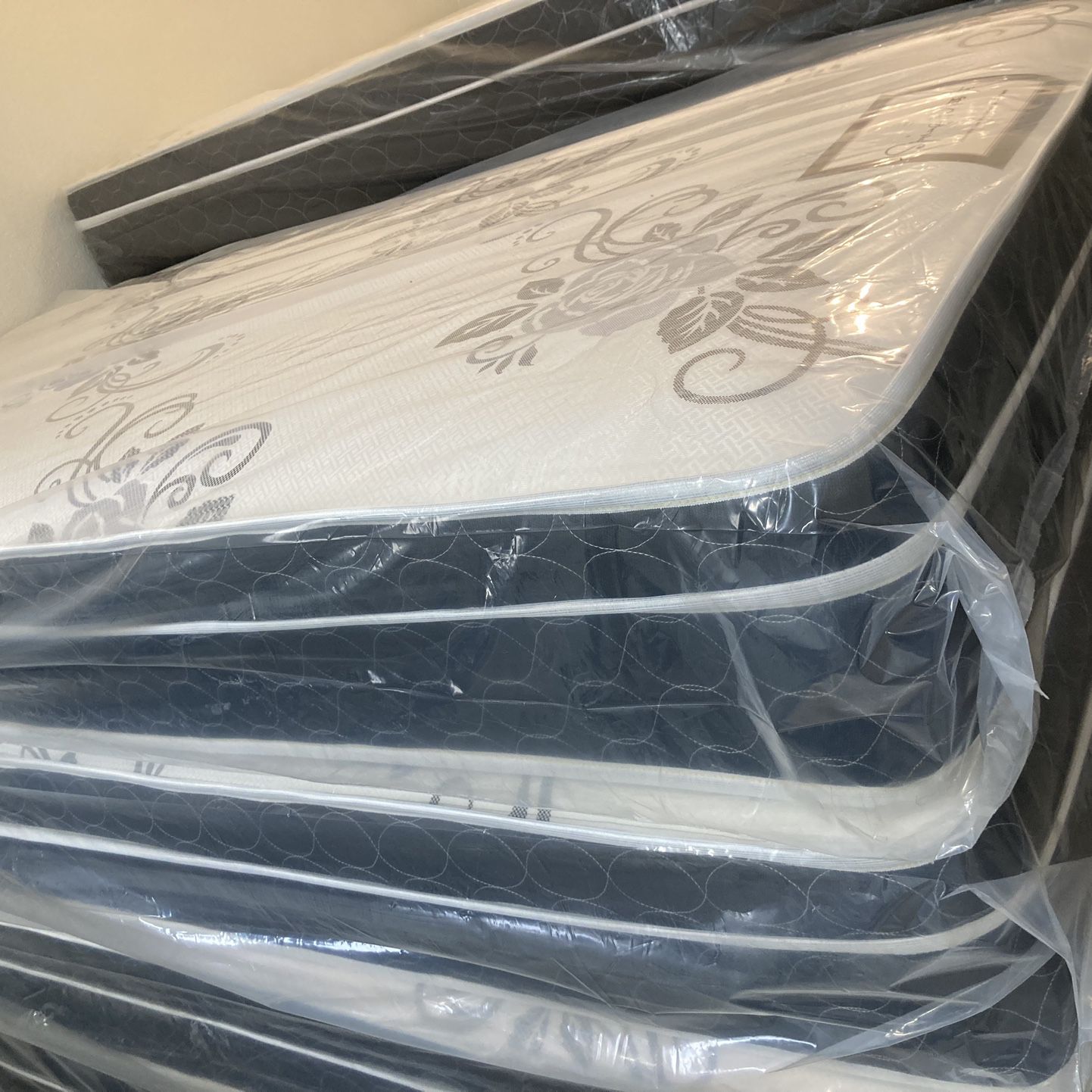 Desert Queen Mattress And Foundation Delivery 