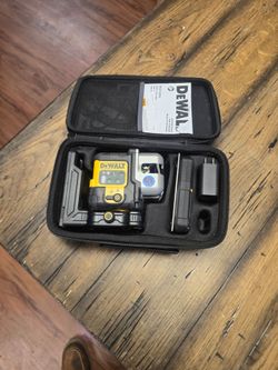 DeWalt DCLE14301G Green 3 Line Laser Level Kit panchos tools
