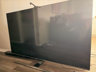 Samsung 65in UHD Smart TV W/ Govee TV Backlights installed