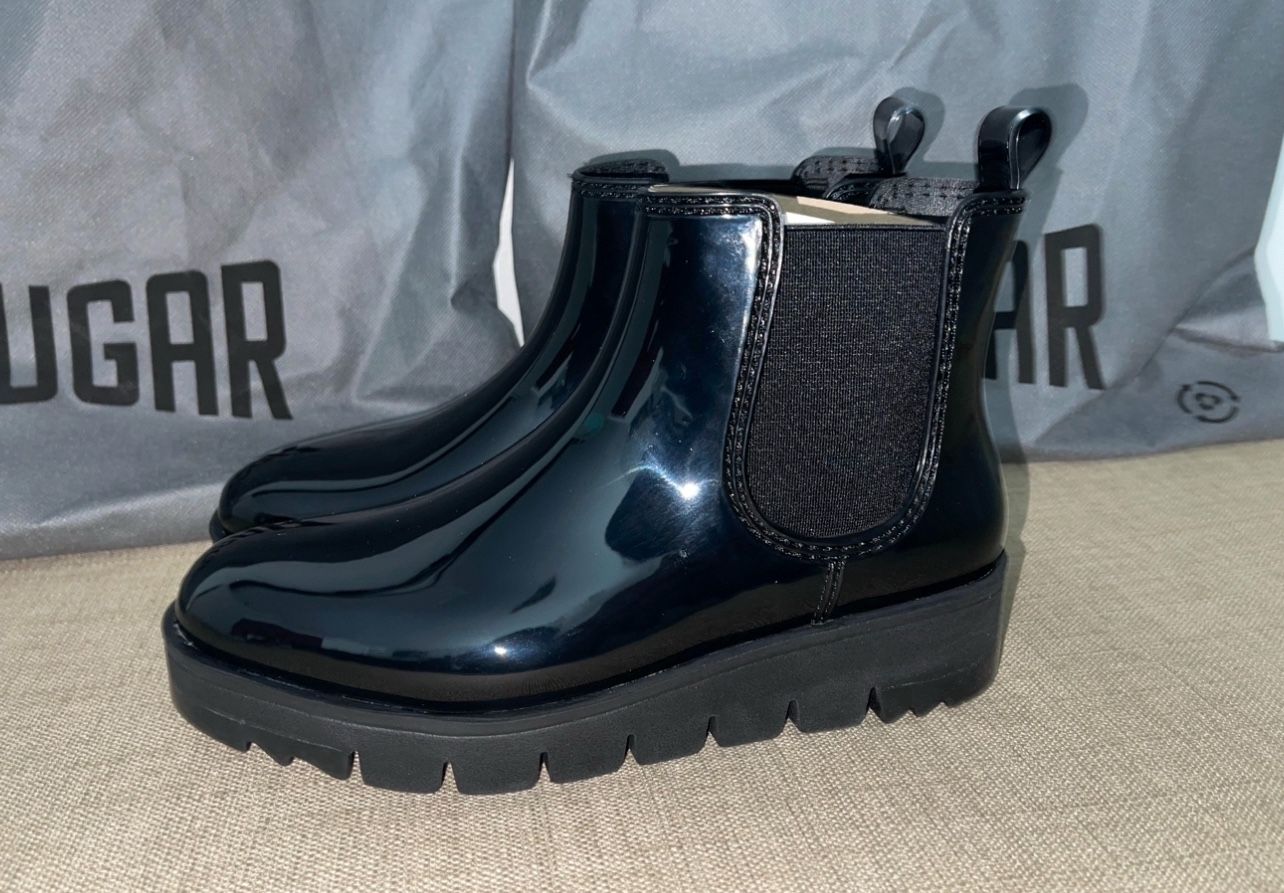 Rain Boots Cougar Women's Firenze Chelsea Waterproof Boots Size 6 Brand New With Dust bags