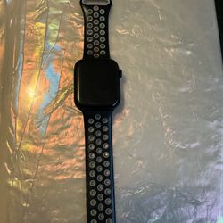 Apple Watch SE 44MM With Data Capabilities 